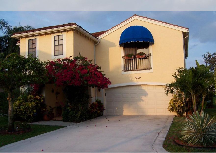 AVAILABLE IMMEDIATELY! Fully furnished 4BR/2.5BA house with separate laundry room, 2 car garage, crown moldings, all floors tiled downstairs, cherry-wood looking laminate upstairs, eat-in kitchen with granite counter-tops. Community Pool and Jacuzzi. King bed in Main bedroom, 2 queen beds, and 1 full bed. Available short or long term.