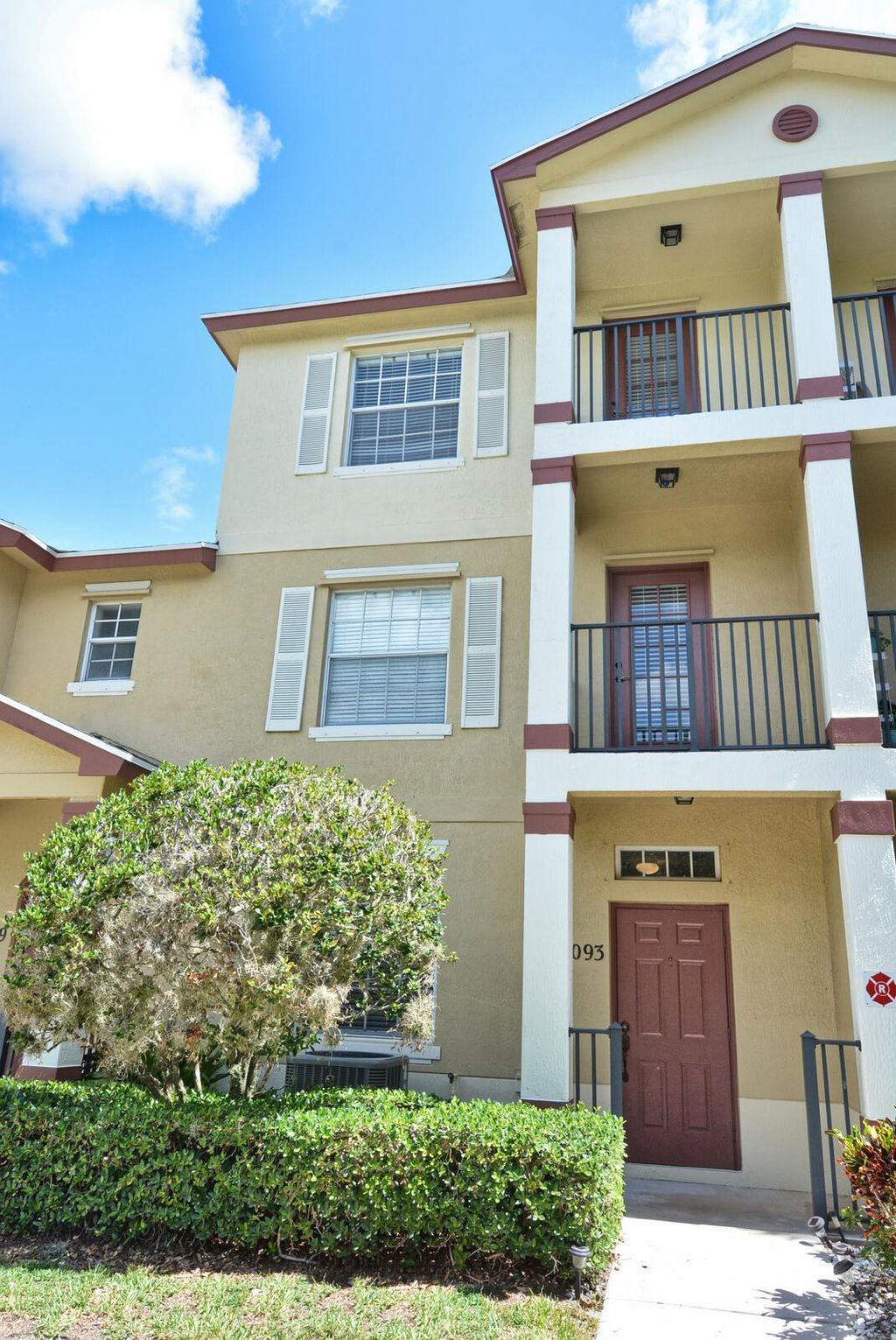 Photo of 2093 SE Fern Park Drive, Port Saint Lucie, FL 34952 (MLS # B26039824)