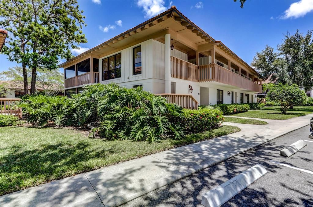 Photo of 522 Brackenwood Place, Palm Beach Gardens, FL 33418 (MLS # R10719046)