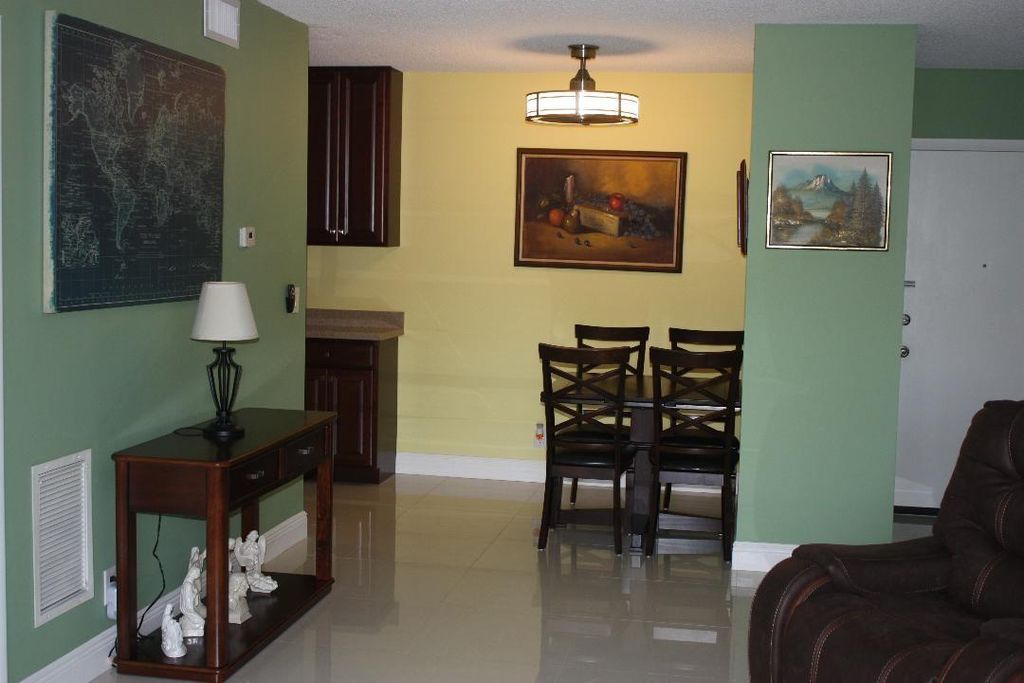 Photo of 669 W Oakland Park Blvd #208=B, Wilton Manors, FL 33311 (MLS # F10541274)