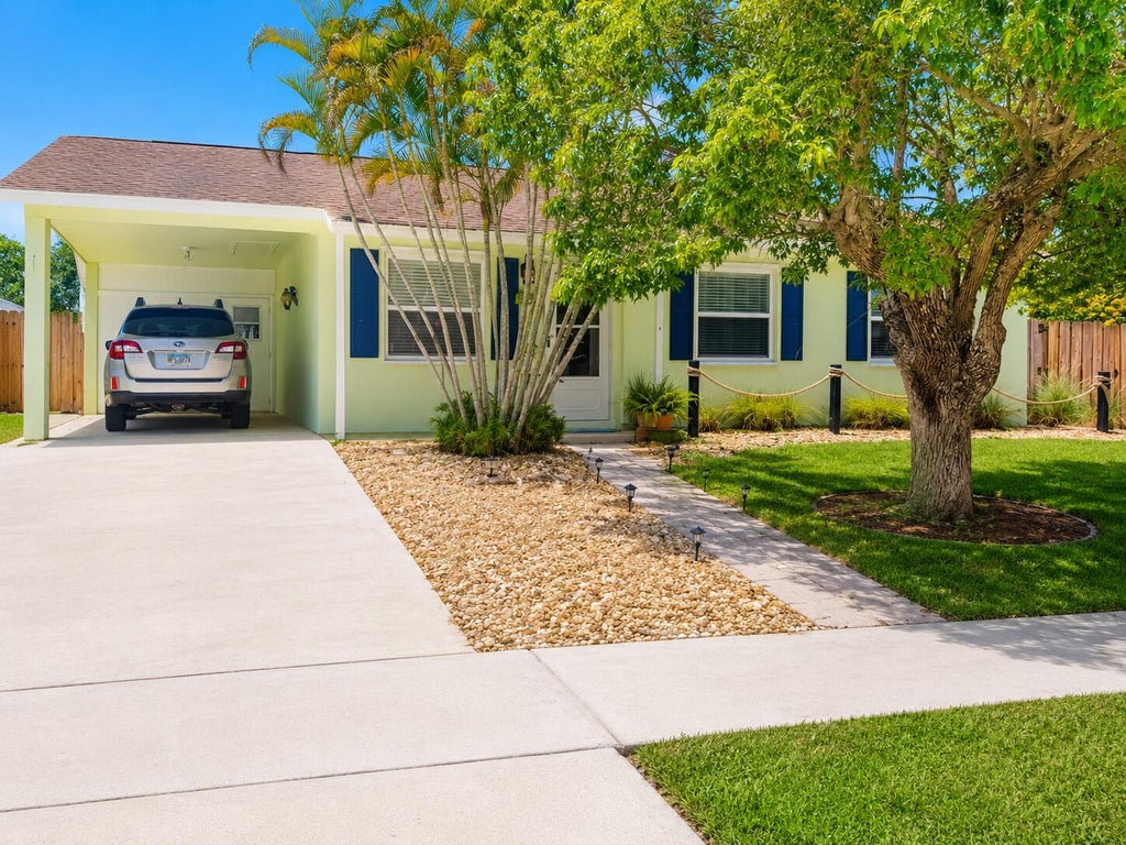 Photo of 713 Suwanee Avenue, Jupiter, FL 33458 (MLS # B26030920)