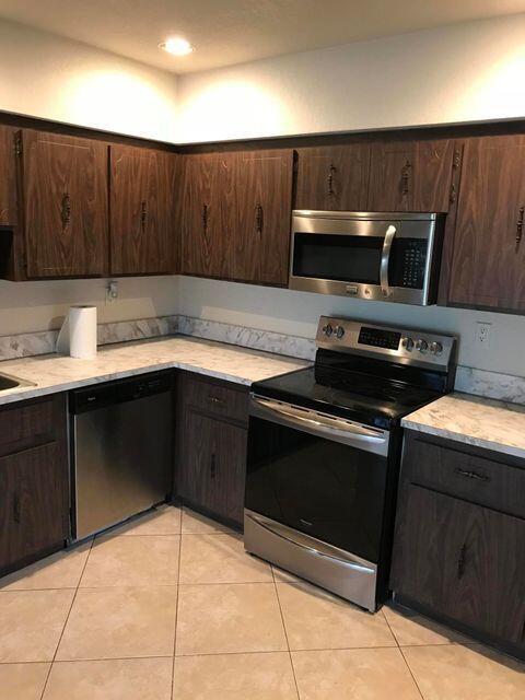 2192 NE 5th Circle