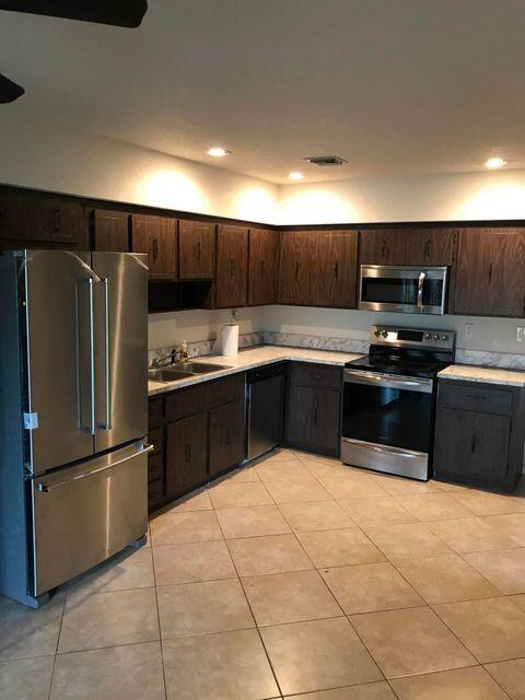2192 NE 5th Circle