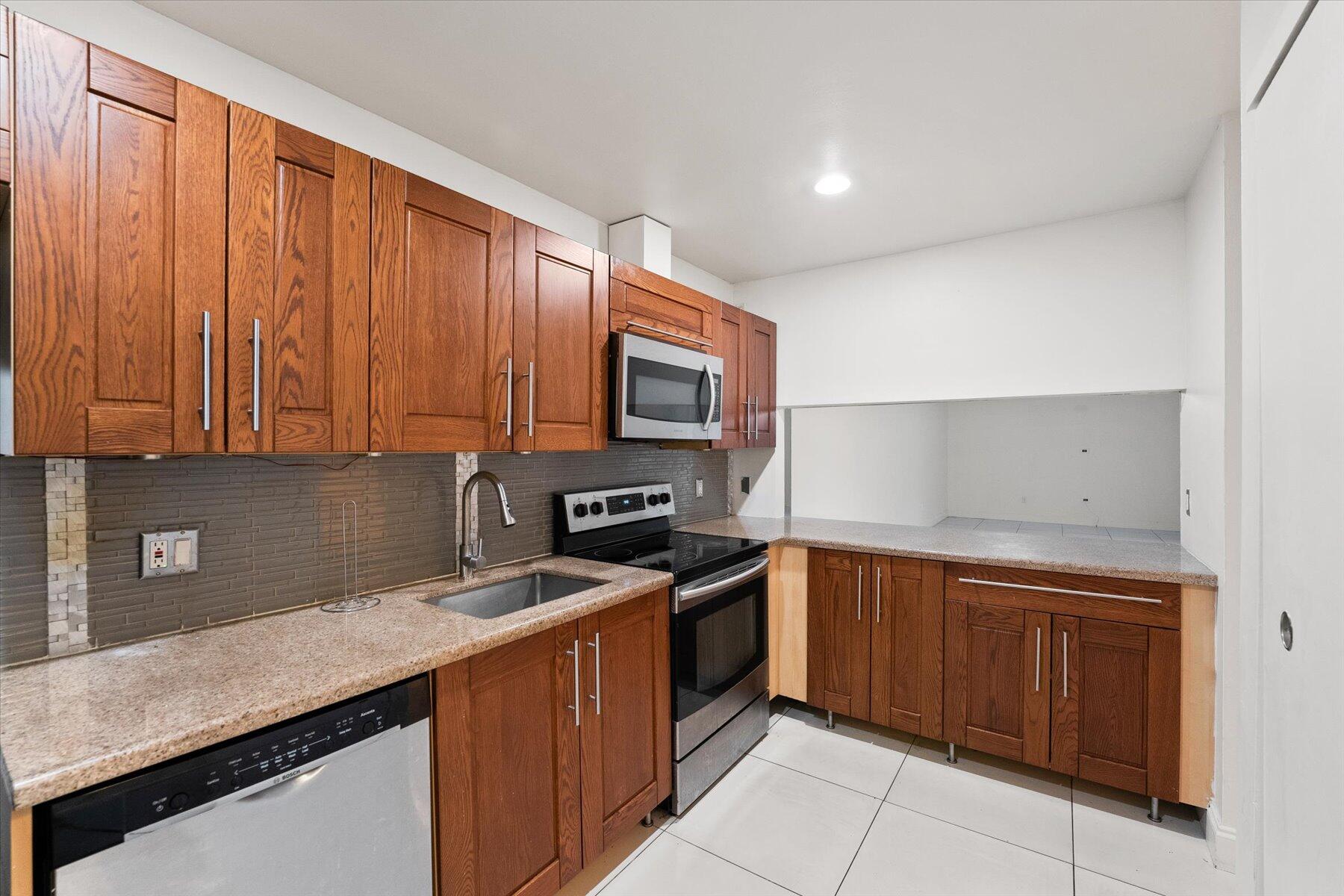 COUNTRY AS - Residential Lease