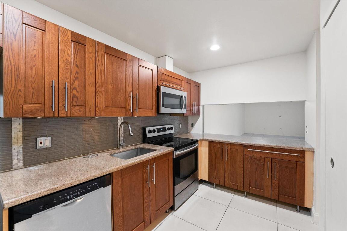 COUNTRY AS - Residential Lease