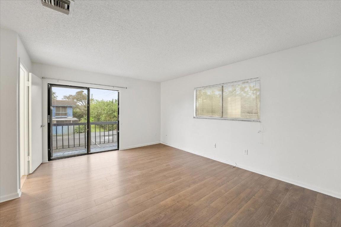 COUNTRY AS - Residential Lease