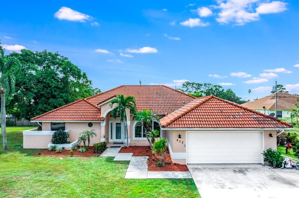 Photo of 932 SW Del Rio Boulevard, Port Saint Lucie, FL 34953 (MLS # R10756018)