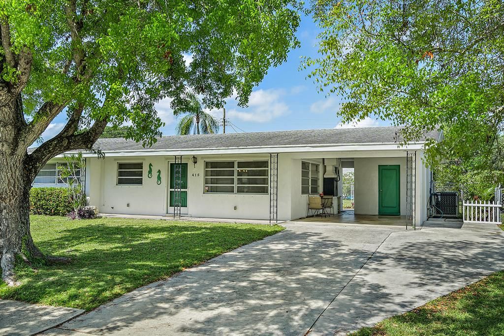 Photo of 415 Philadelphia Drive Dr, Jupiter, FL 33458 (MLS # R10793243)