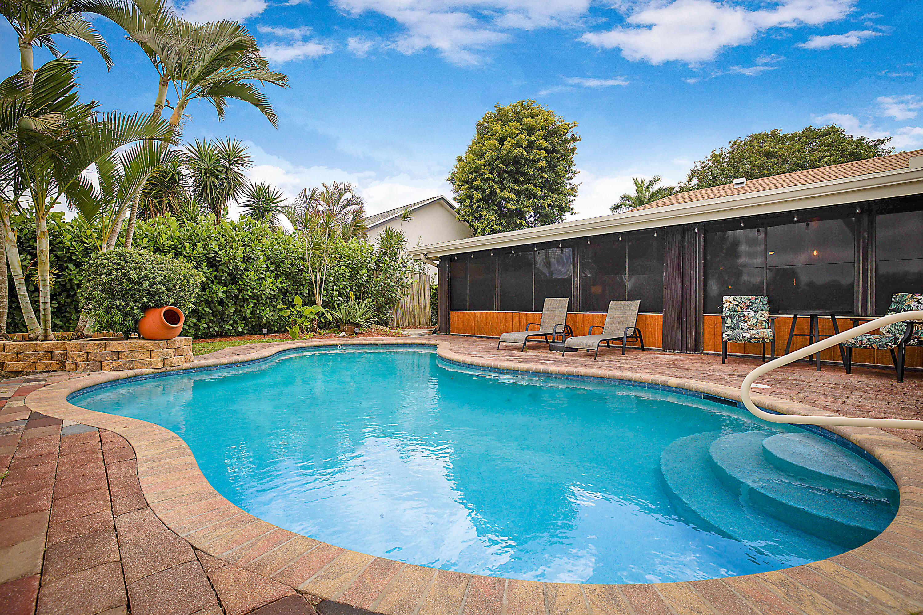 LAKES OF SHERBROOKE - Residential