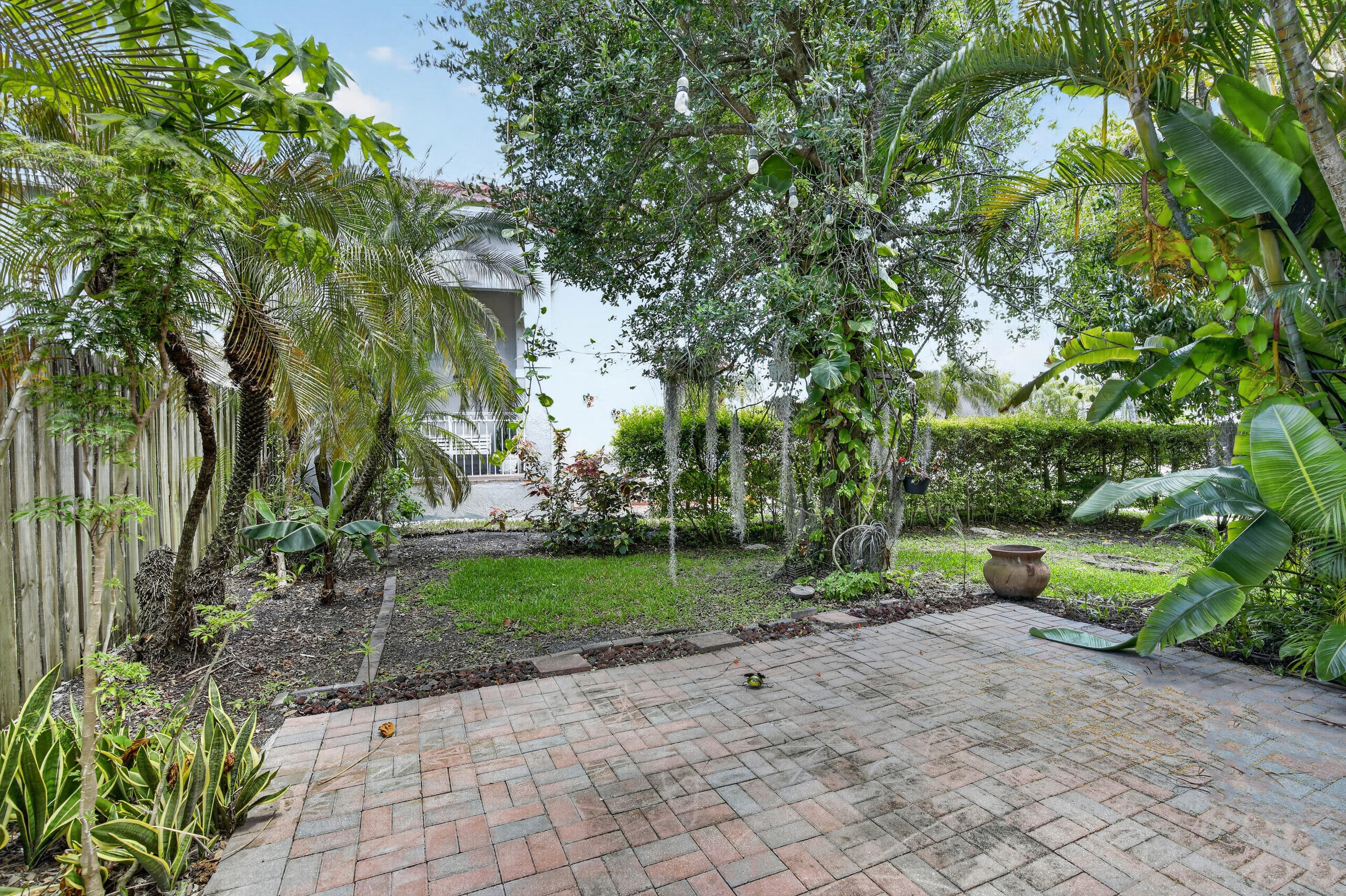 PEMBROKE POINTE PARCEL - Residential