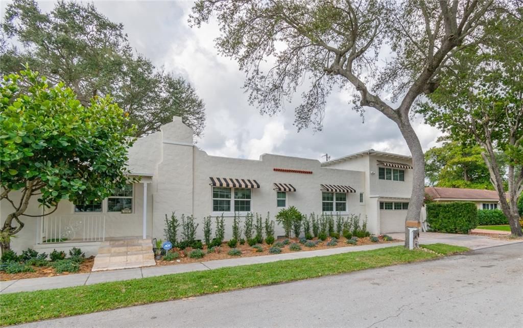 Photo of 615 SE 11th Ave, Fort Lauderdale, FL 33301 (MLS # F10313546)
