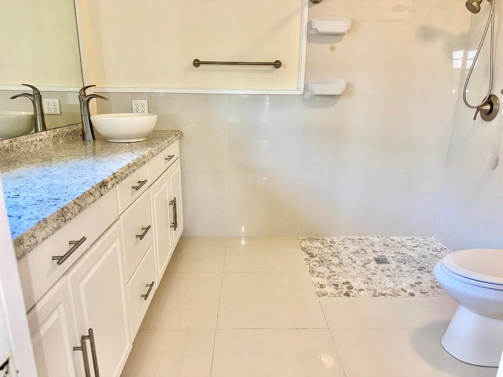 DE LA BAHIA CONDO - Residential