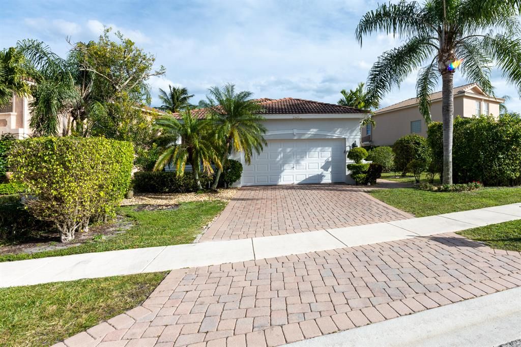 Photo of 240 Isle Verde Way, Palm Beach Gardens, FL 33418 (MLS # R10776953)