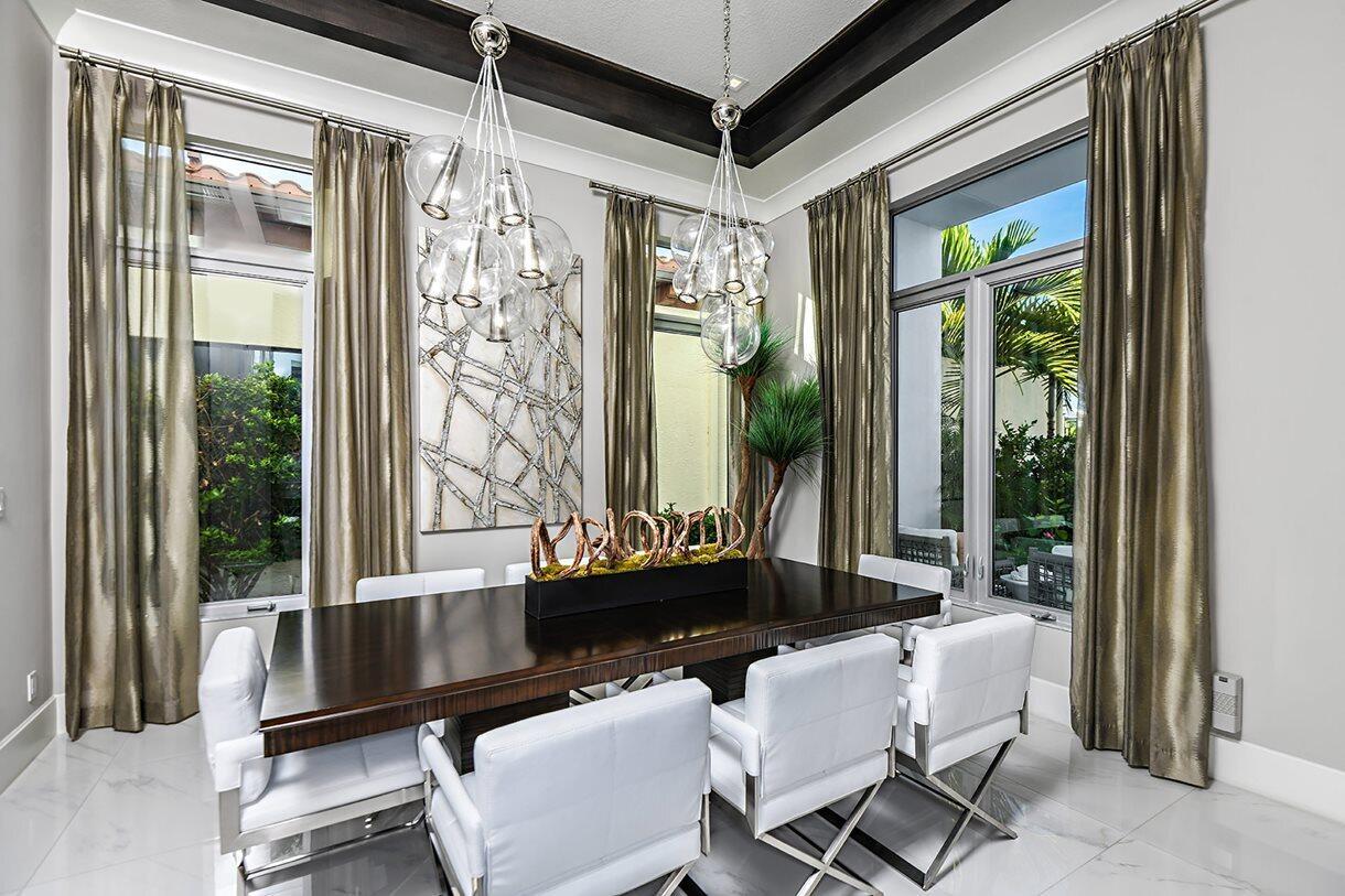 1050 SE Faulkner Ter Terrace