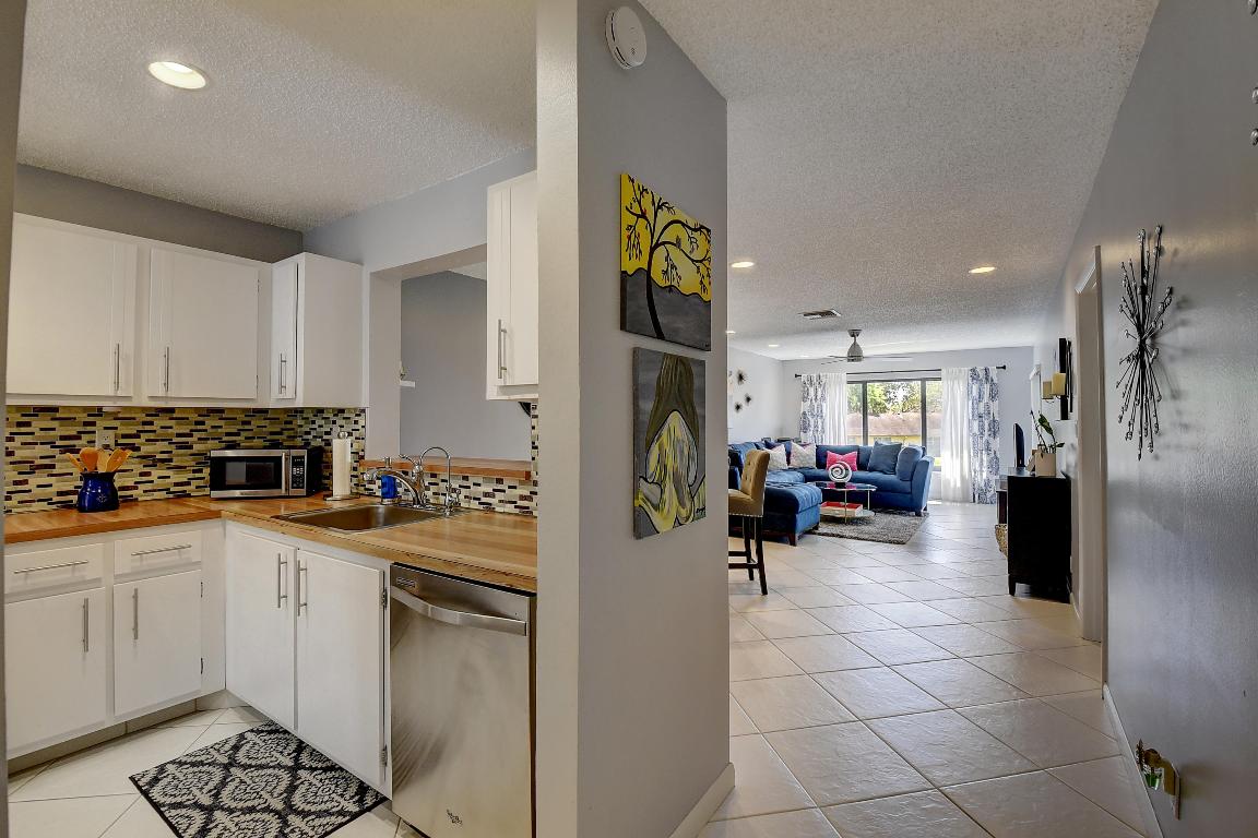 PALM GREENS AT VILLA DEL RAY CONDO - Residential