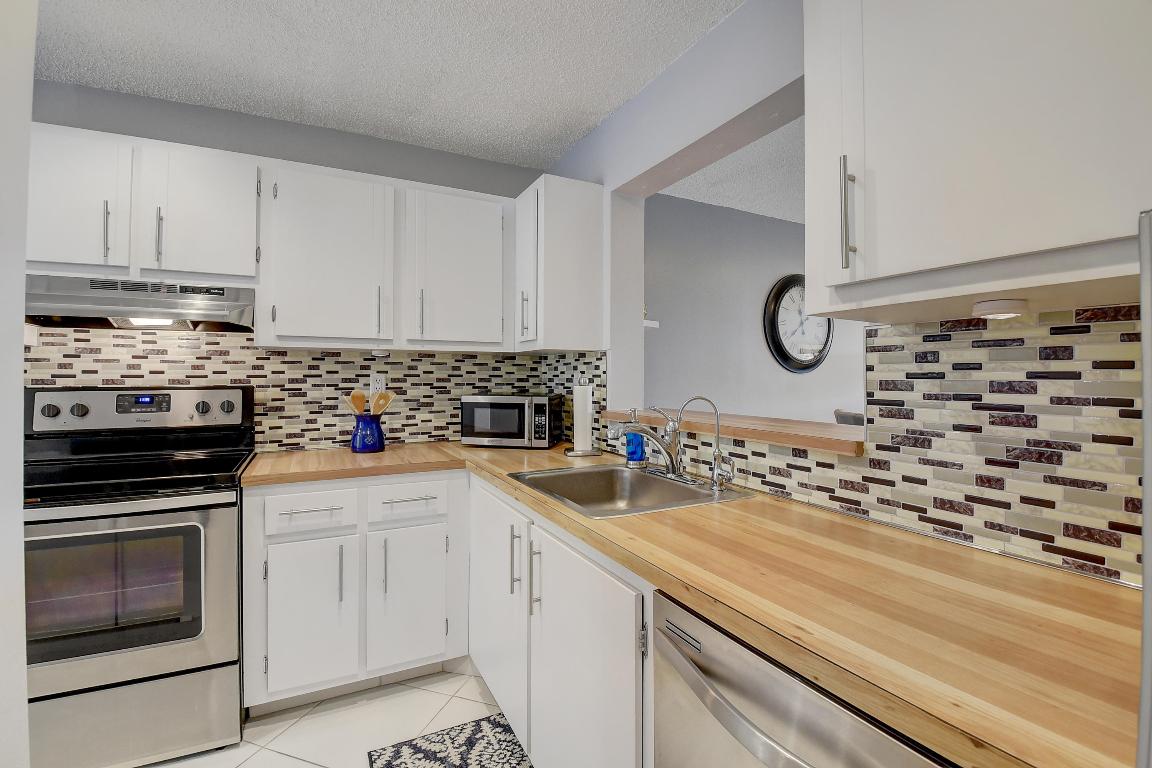 PALM GREENS AT VILLA DEL RAY CONDO - Residential