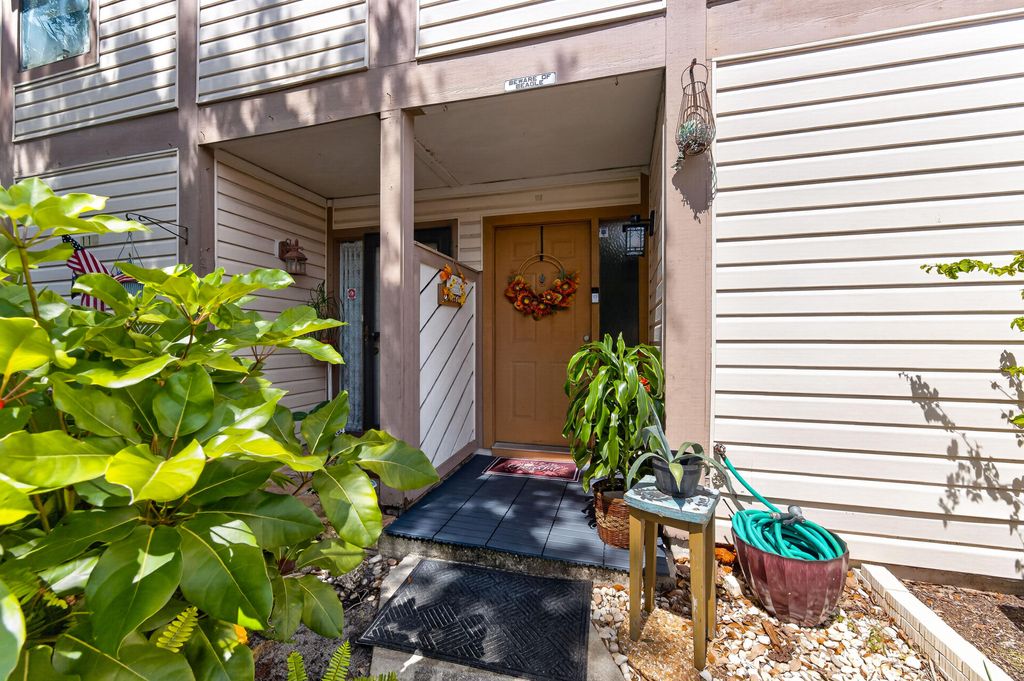 Photo of 124 Sherwood Circle #11b, Jupiter, FL 33458 (MLS # B26025605)