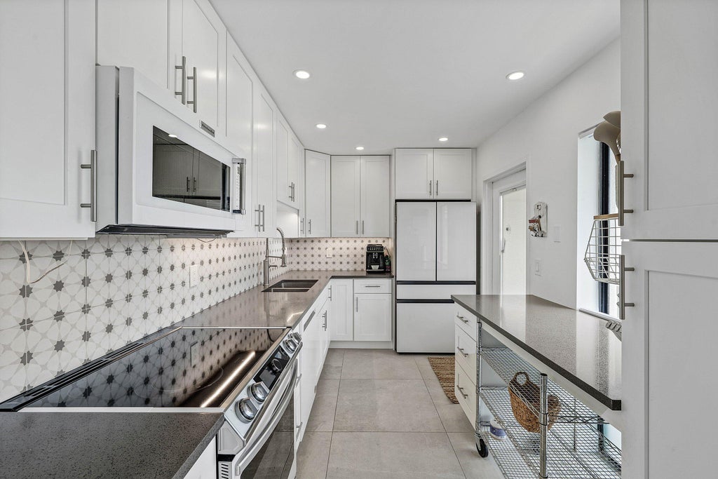 Photo of 4275 Quail Ridge Drive N #Sandpiper, Boynton Beach, FL 33436 (MLS # B26087803)