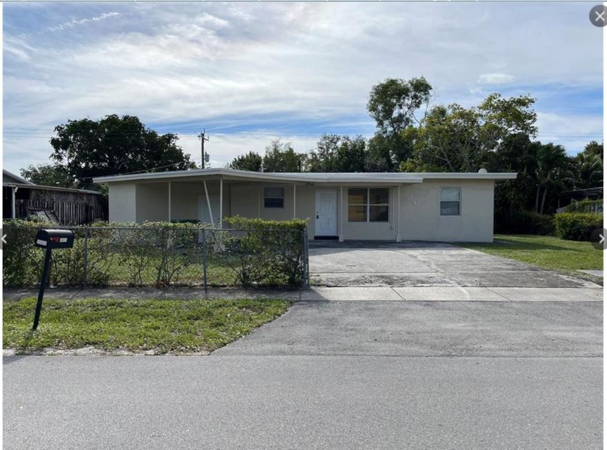 Davie home. 3/2 with carport, huge yard (11800 sf). New paint, newer kitchen. Cen. A/c. Fence in yard. Ready for move in,. Move in condition. Proof income and clean background. Two month rent money as deposit. Tenant pay all utilities
Driving Directions: