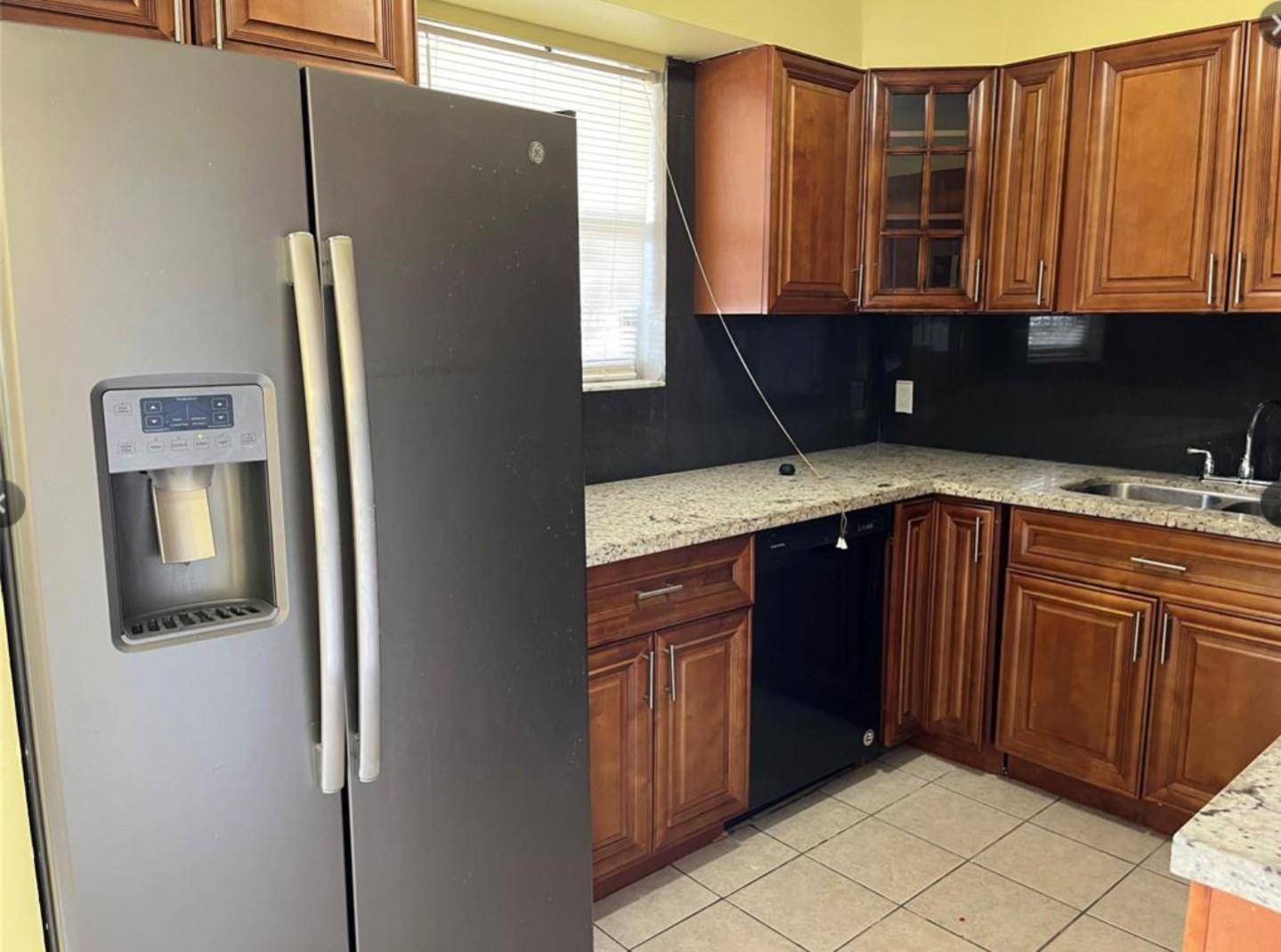 Everglades Park 31-22 B - Residential Lease