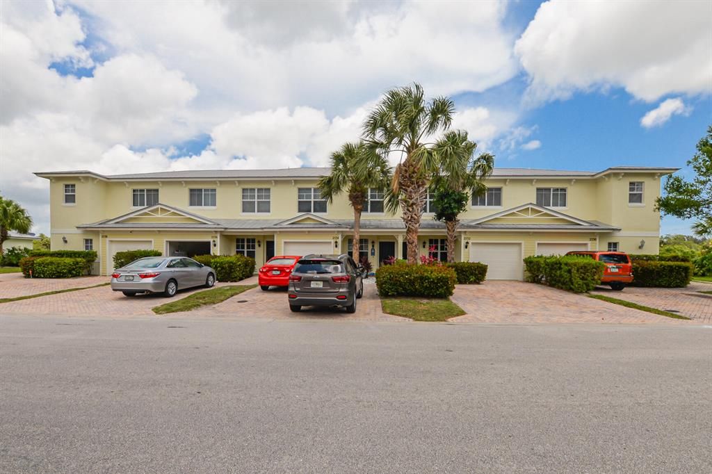 Photo of 2532 Creekside Drive, Fort Pierce, FL 34981 (MLS # R10889392)