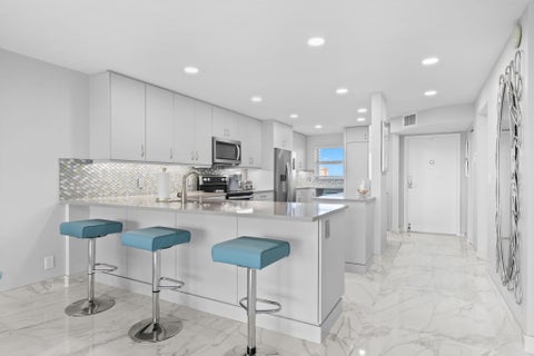 Tiny photo for 511 Bayshore Drive #910, Fort Lauderdale, FL 33304 (MLS # B26044273)
