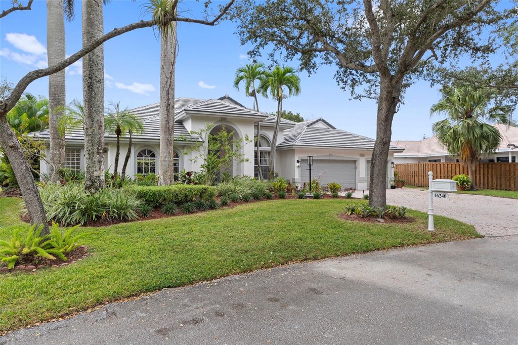 Photo of 16240 Owasco Circle, Davie, FL 33331 (MLS # F10468467)