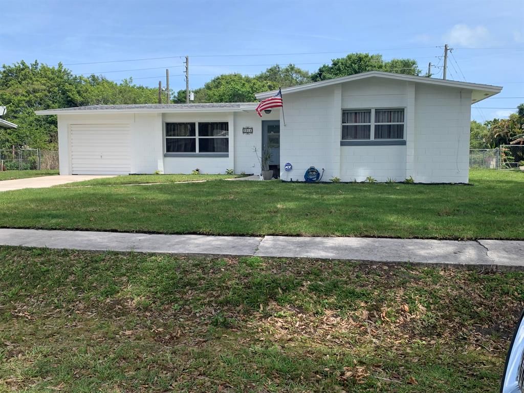 Photo of 2914 Sherwood Lane, Fort Pierce, FL 34982 (MLS # R10878375)