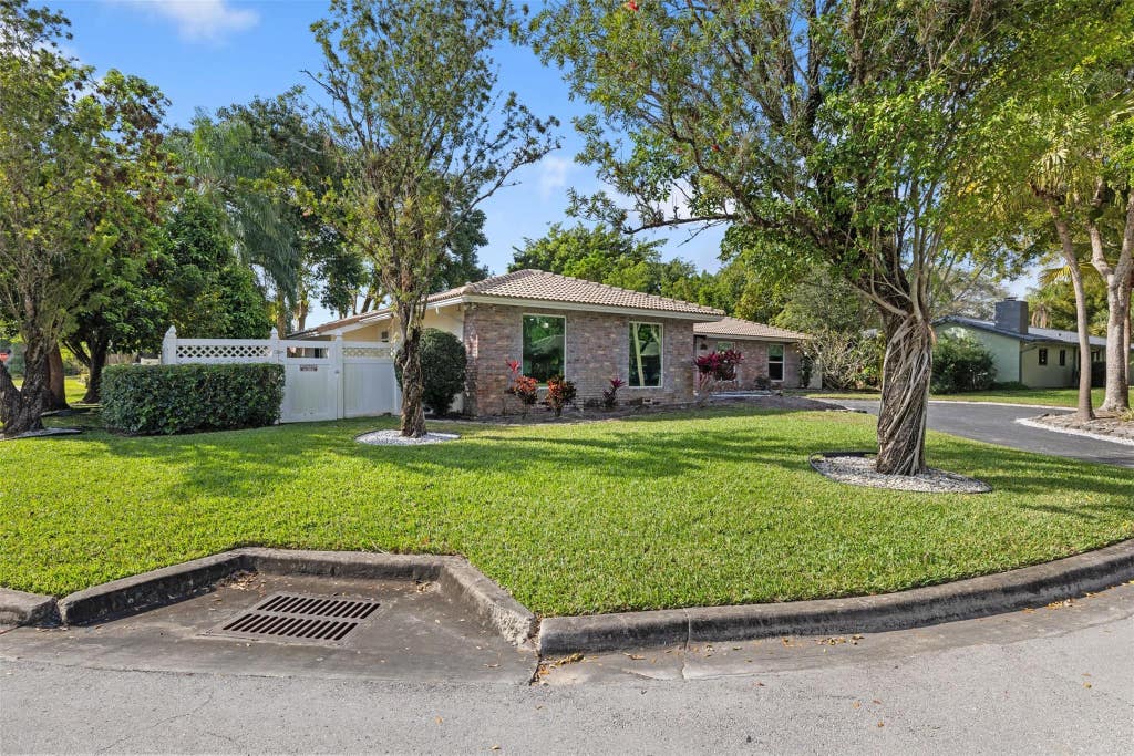 Photo of 9902 NW 20th Street, Coral Springs, FL 33071 (MLS # F10549830)