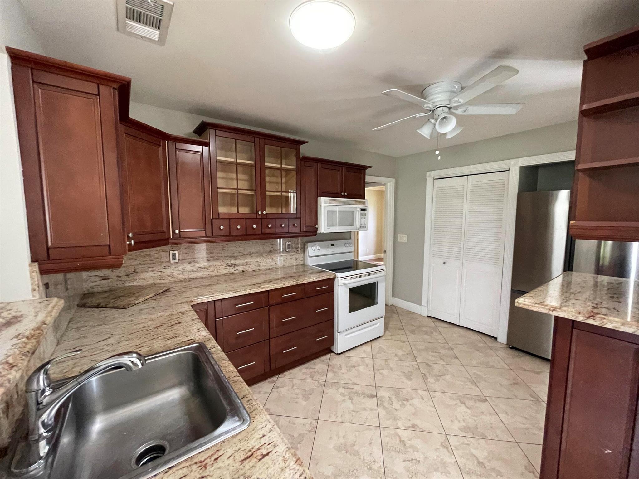 View photos, virtual tours, details... 9319 Southampton Place