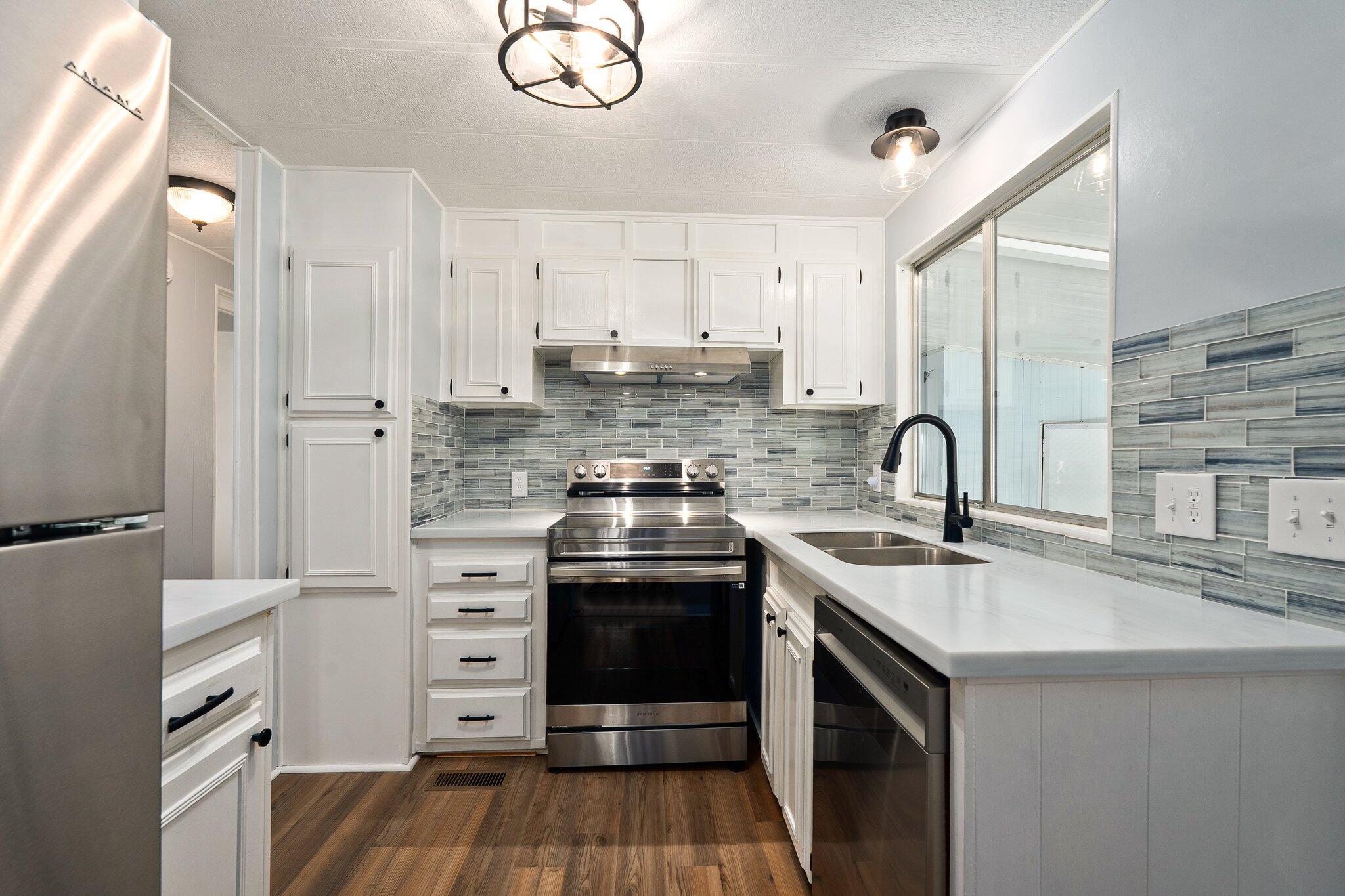 NATALIE ESTATES MOBILE HO - Residential