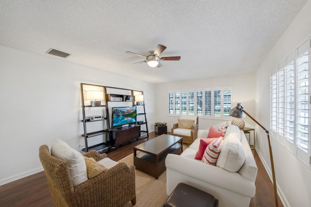 Photo of 10096 41st Terrace S, Boynton Beach, FL 33436 (MLS # R11056913)
