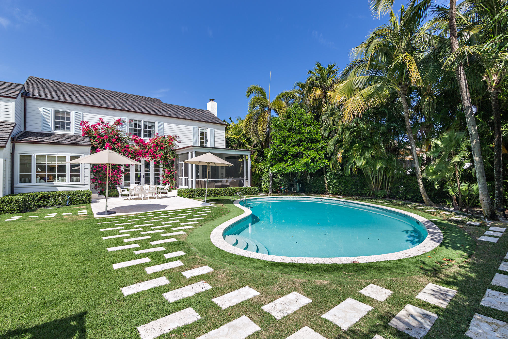 EL ENCANTO IN - Residential