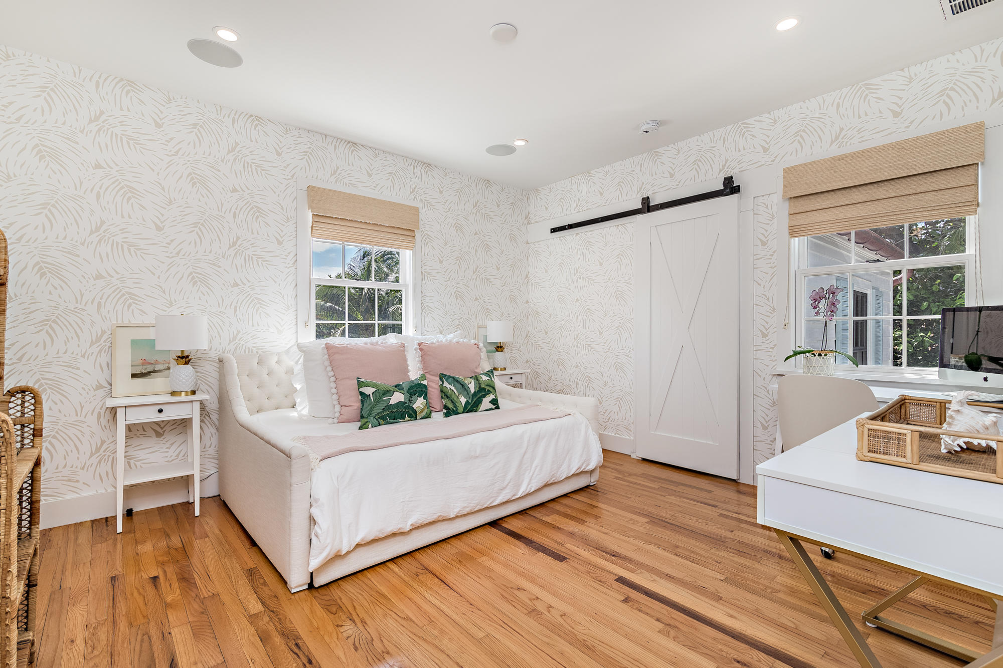 EL ENCANTO IN - Residential