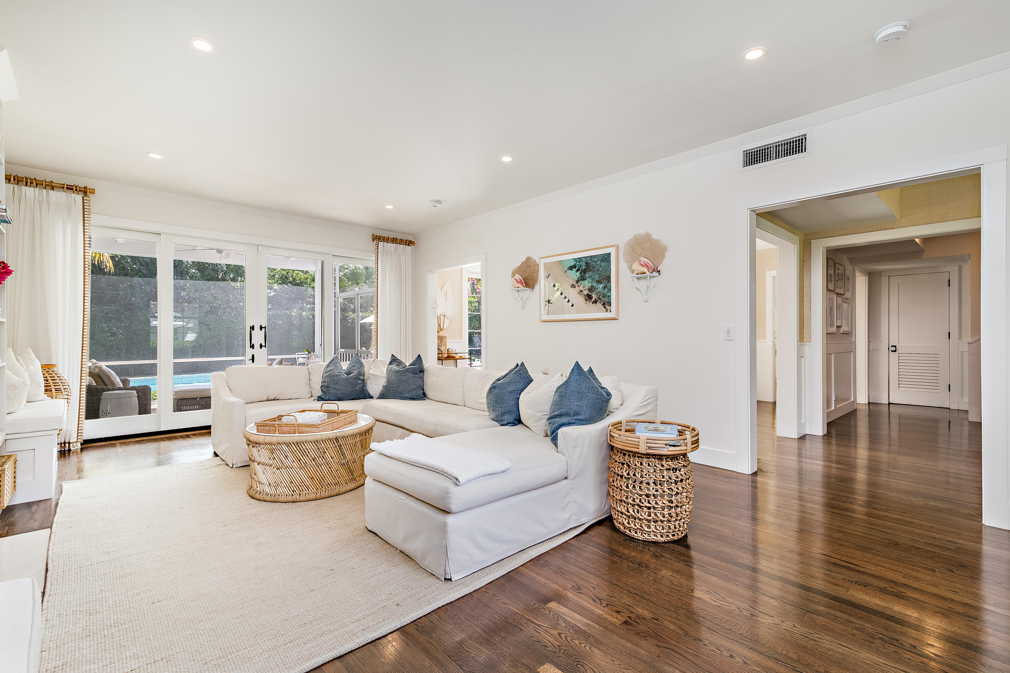 EL ENCANTO IN - Residential