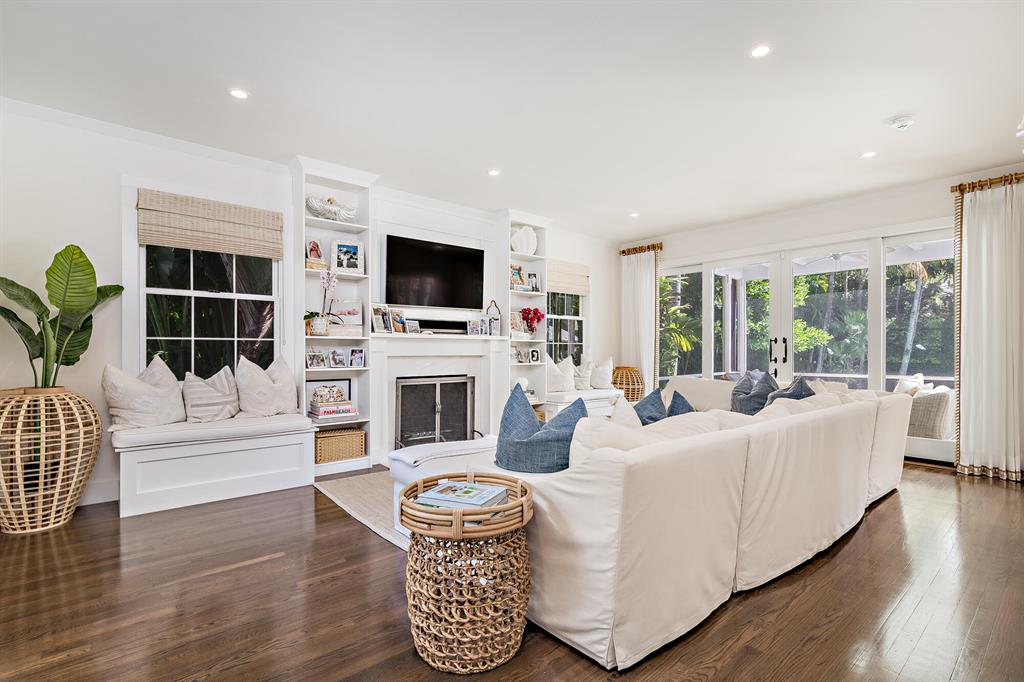 EL ENCANTO IN - Residential