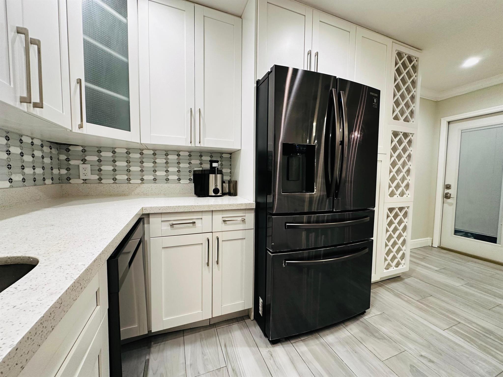 LAKE VIEW CONDO APTS - Residential Lease