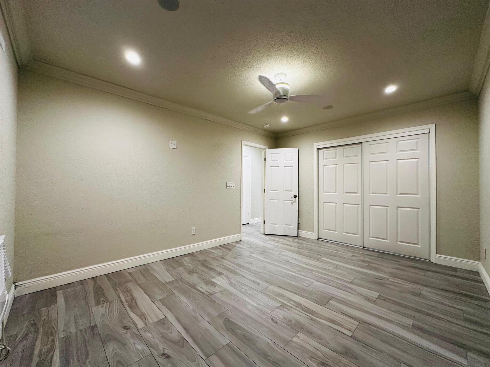 LAKE VIEW CONDO APTS - Residential Lease