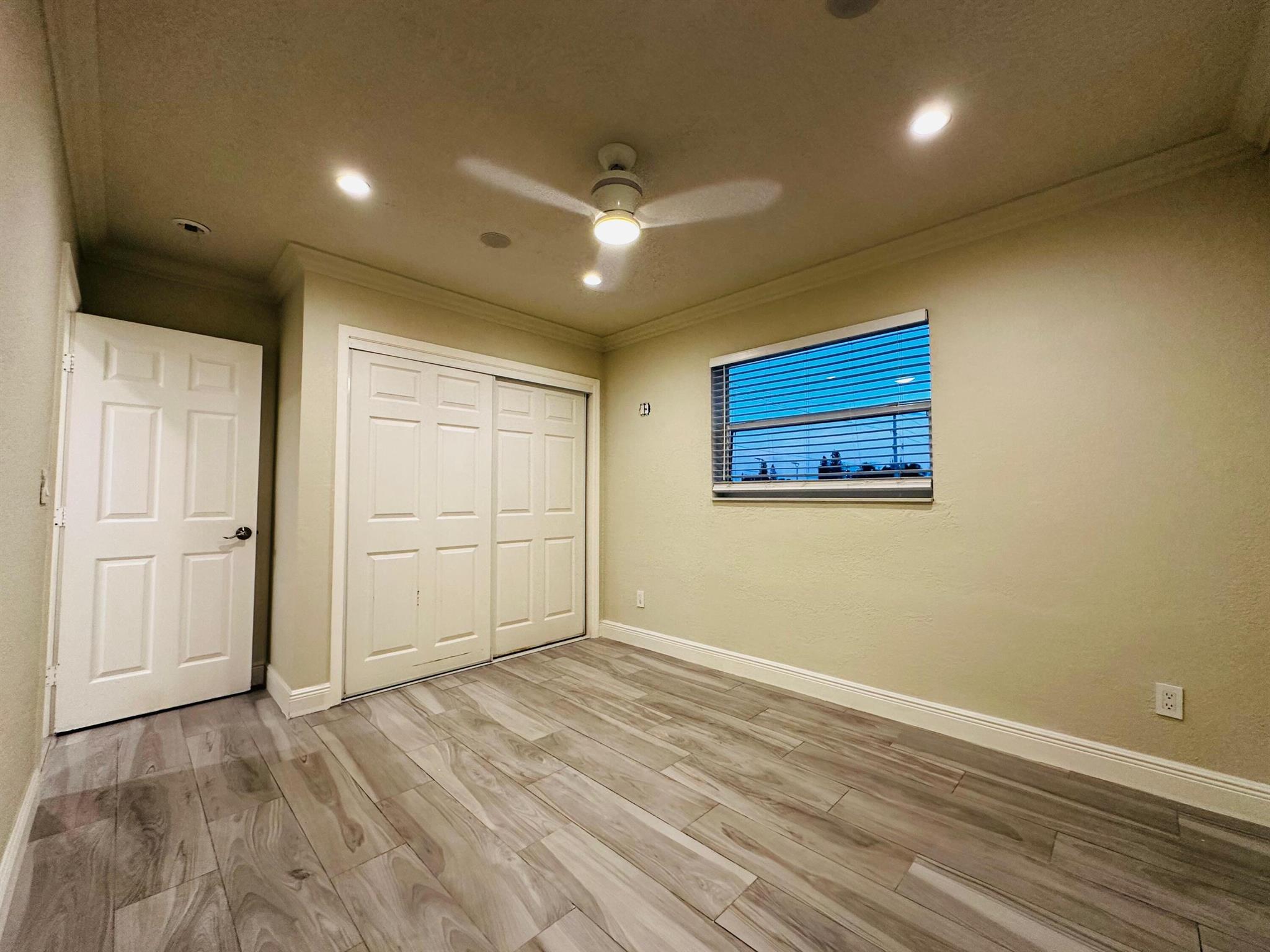 LAKE VIEW CONDO APTS - Residential Lease