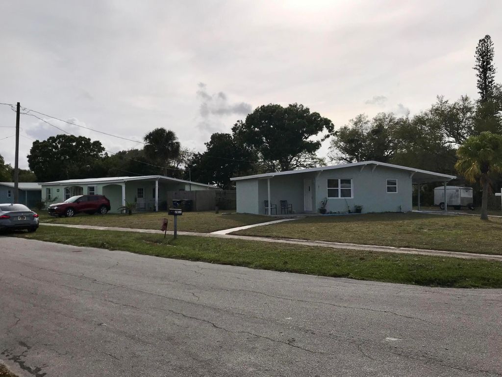 Photo of 2011 Golfview Court, Fort Pierce, FL 34950 (MLS # R10964844)