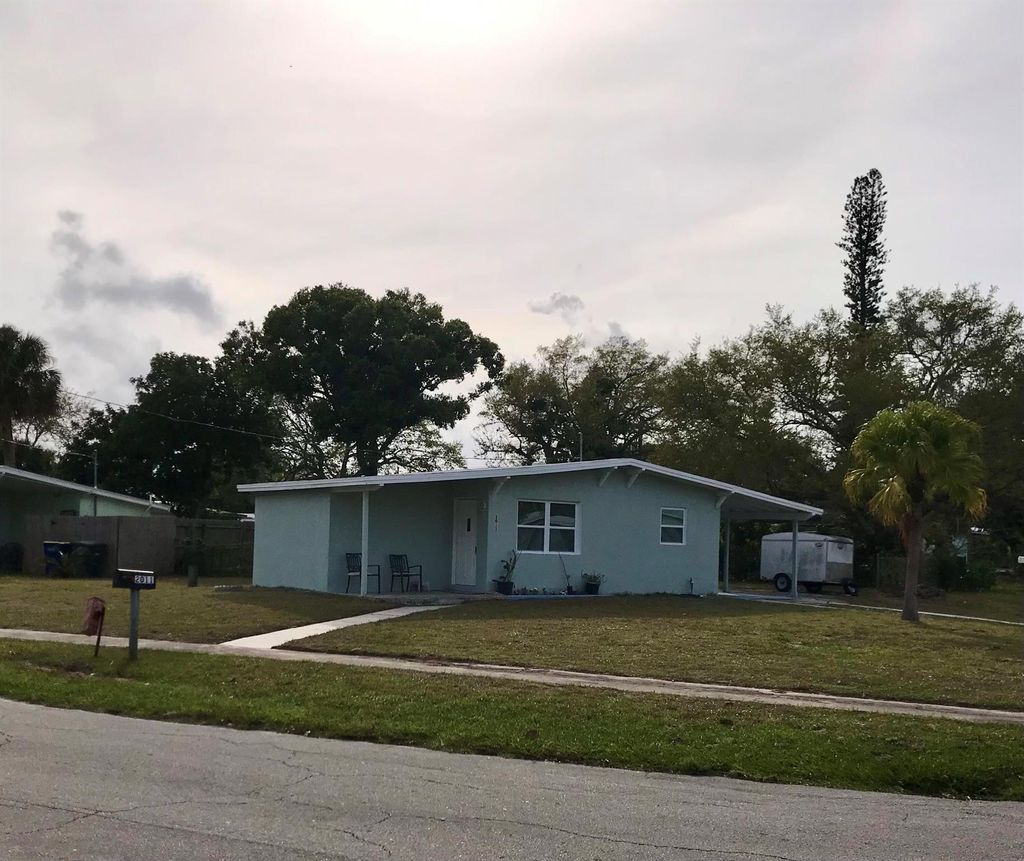 Photo of 2011 Golfview Court, Fort Pierce, FL 34950 (MLS # R10964844)
