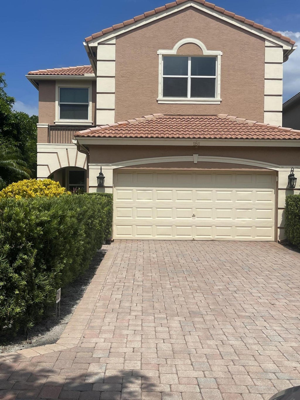Photo of 181 Isle Verde Way, Palm Beach Gardens, FL 33418 (MLS # R11003012)