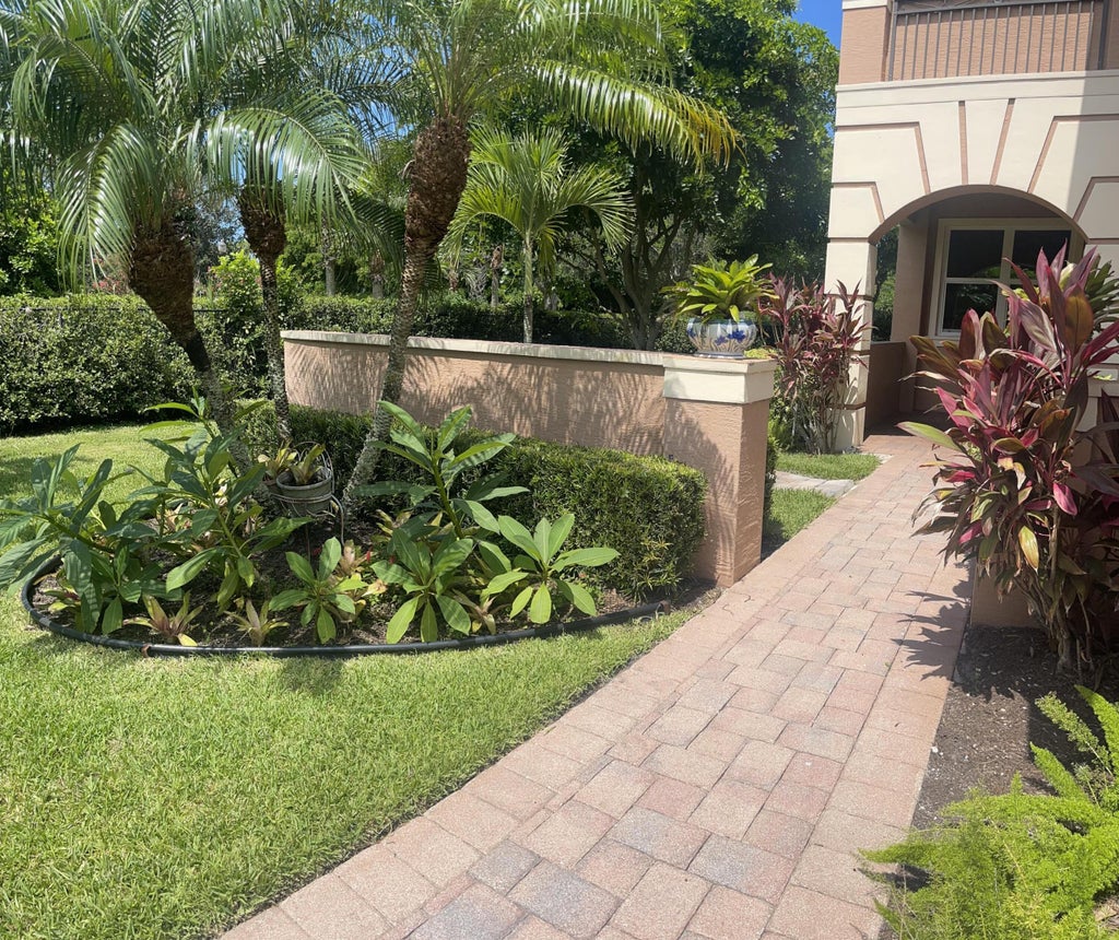 Photo of 181 Isle Verde Way, Palm Beach Gardens, FL 33418 (MLS # R11003012)