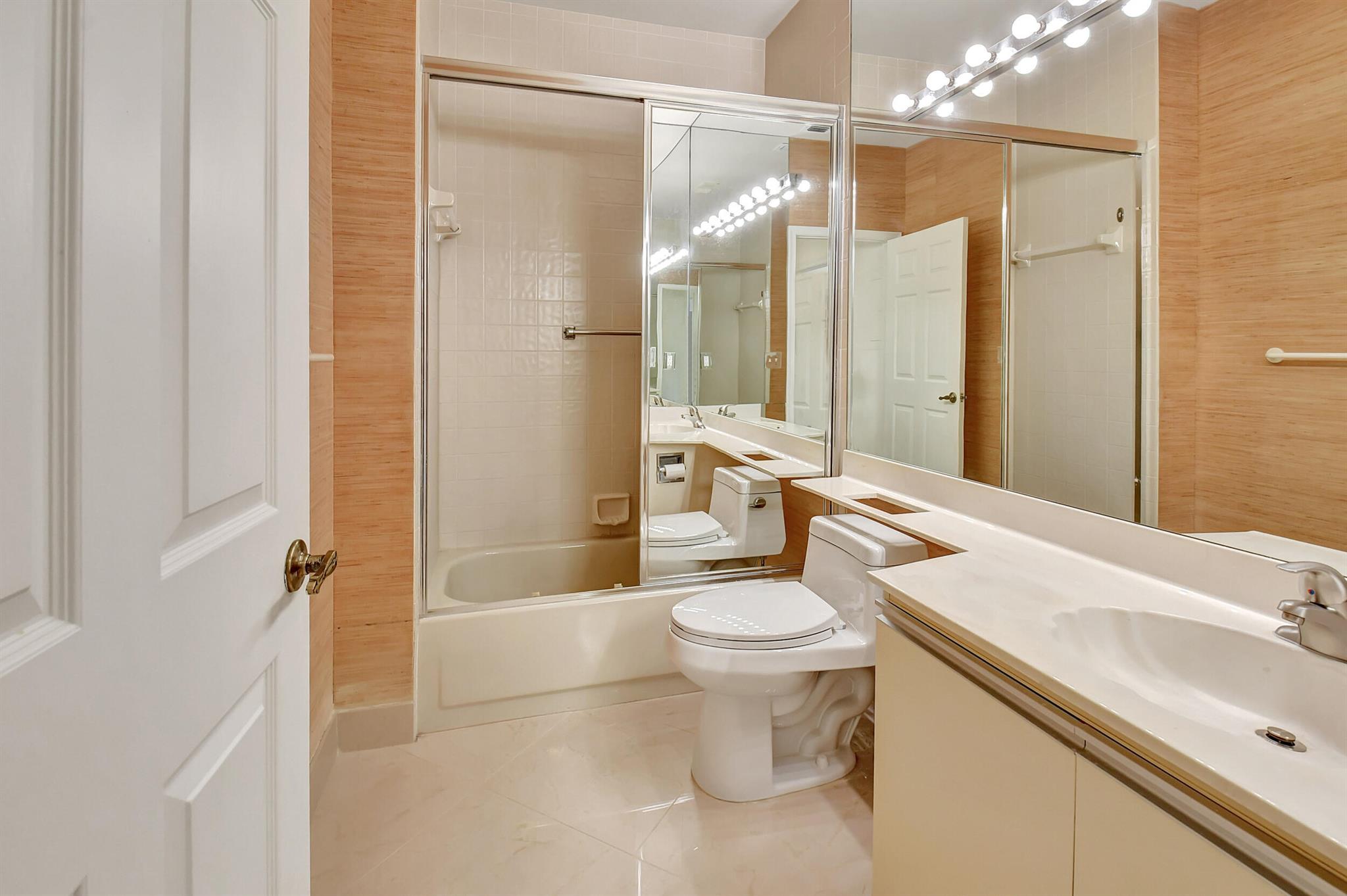 SOUTHWINDS AT BOCA POINTE CONDO - Residential