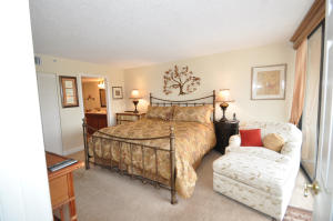 LAKEWOOD MIDRISE CONDO - Residential Lease