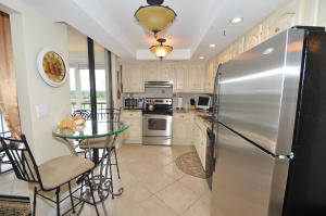 LAKEWOOD MIDRISE CONDO - Residential Lease