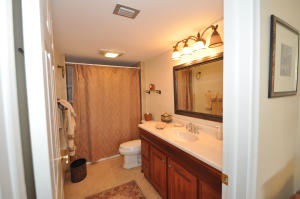 LAKEWOOD MIDRISE CONDO - Residential Lease