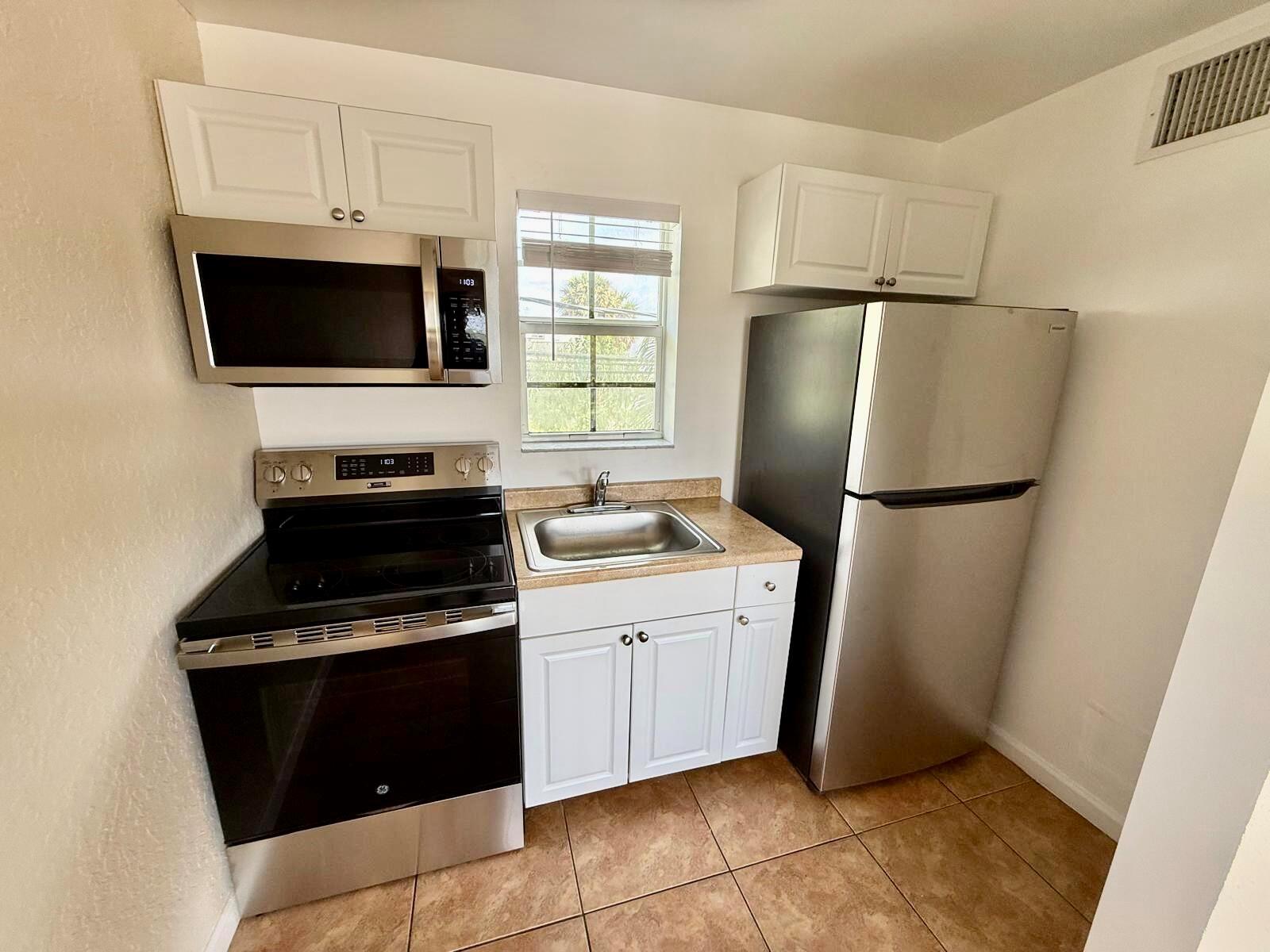 1671 NE 33rd Street 9