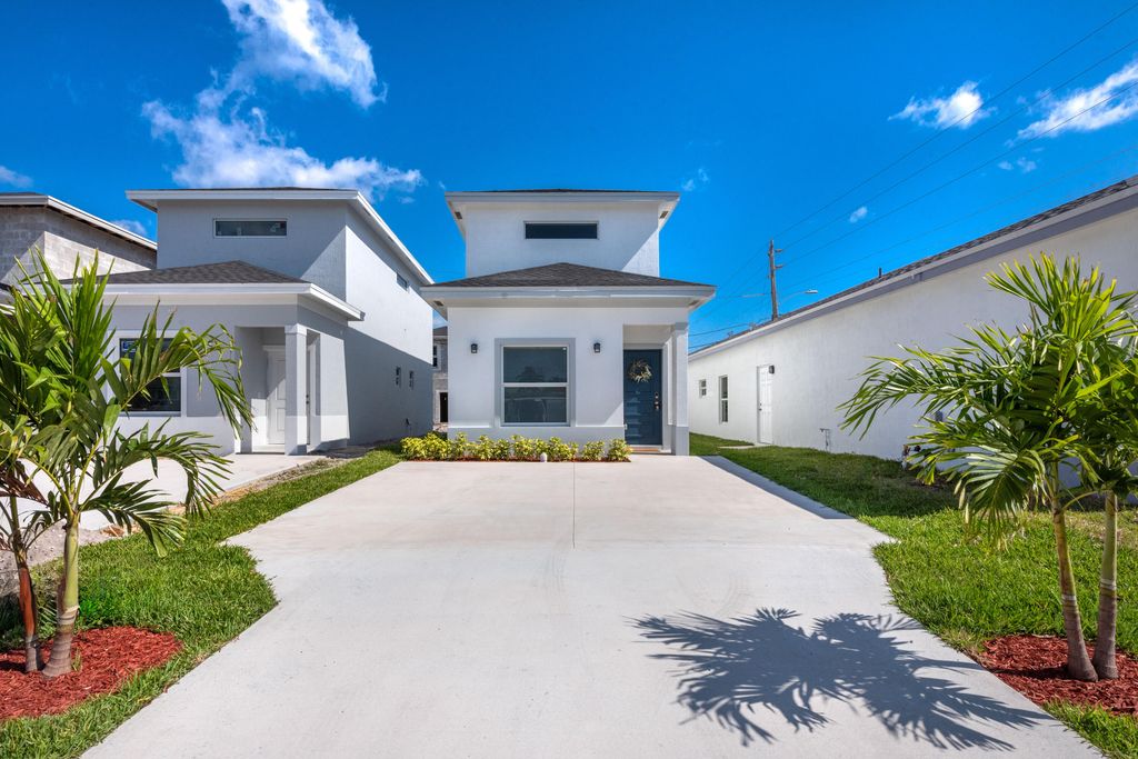 Photo of 403 NW 12th Avenue, Boynton Beach, FL 33435 (MLS # R10972778)