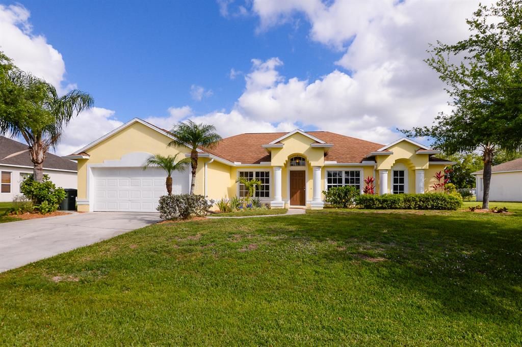 Photo of 2702 Palm Lakes Avenue, Fort Pierce, FL 34981 (MLS # R10700957)